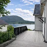 Villa Scenic Fjord With Terrace, Minutes From Pulpit Rock