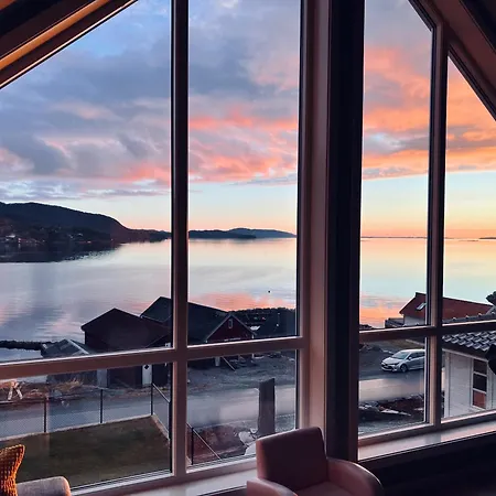 Scenic Fjord With Terrace, Minutes From Pulpit Rock Villa *