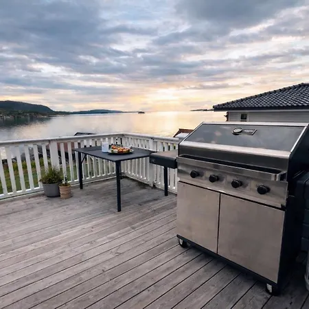 Villaer Scenic Fjord With Terrace, Minutes From Pulpit Rock *