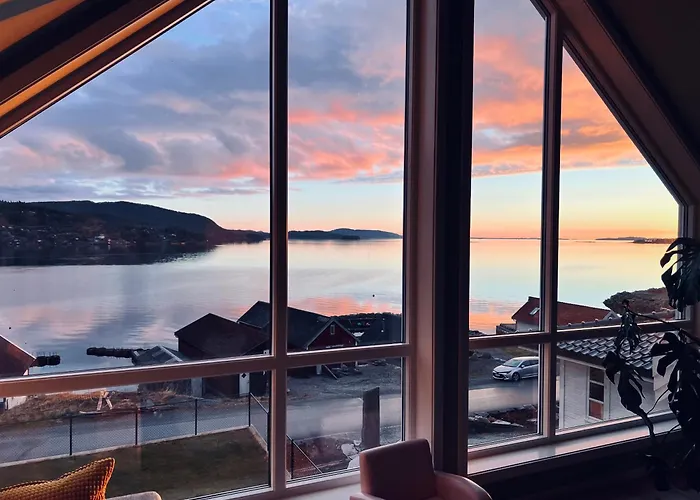 Scenic Fjord With Terrace, Minutes From Pulpit Rock Villa *